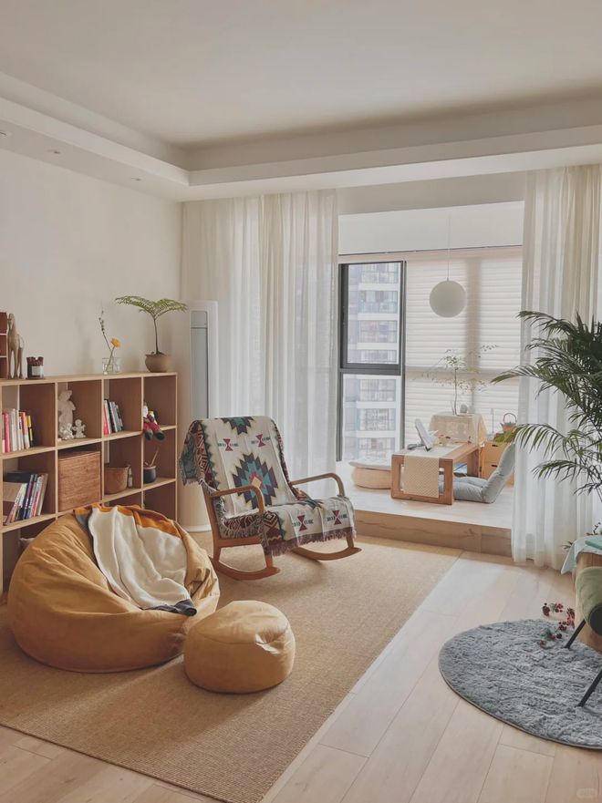 年轻人的客厅新玩法实用又解锁生活新姿势！九游会J9入口传统沙发正在 “消失”？(图3)